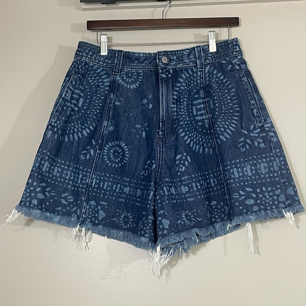 WE THE FREE- High Waist 100% cotton Denim Shorts, sz 29